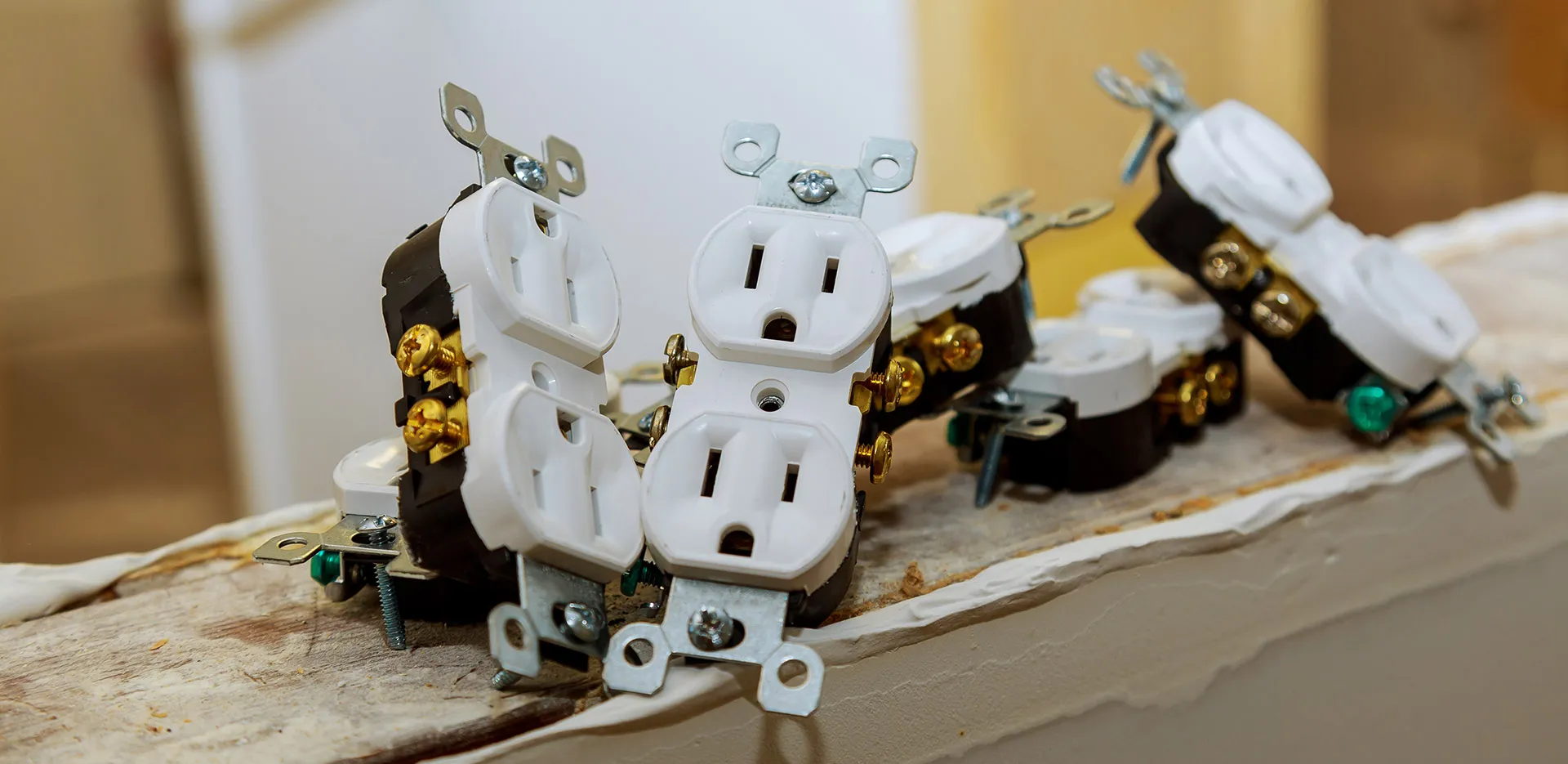 Electrical outlet receptacles for outlet installation in Vancouver WA